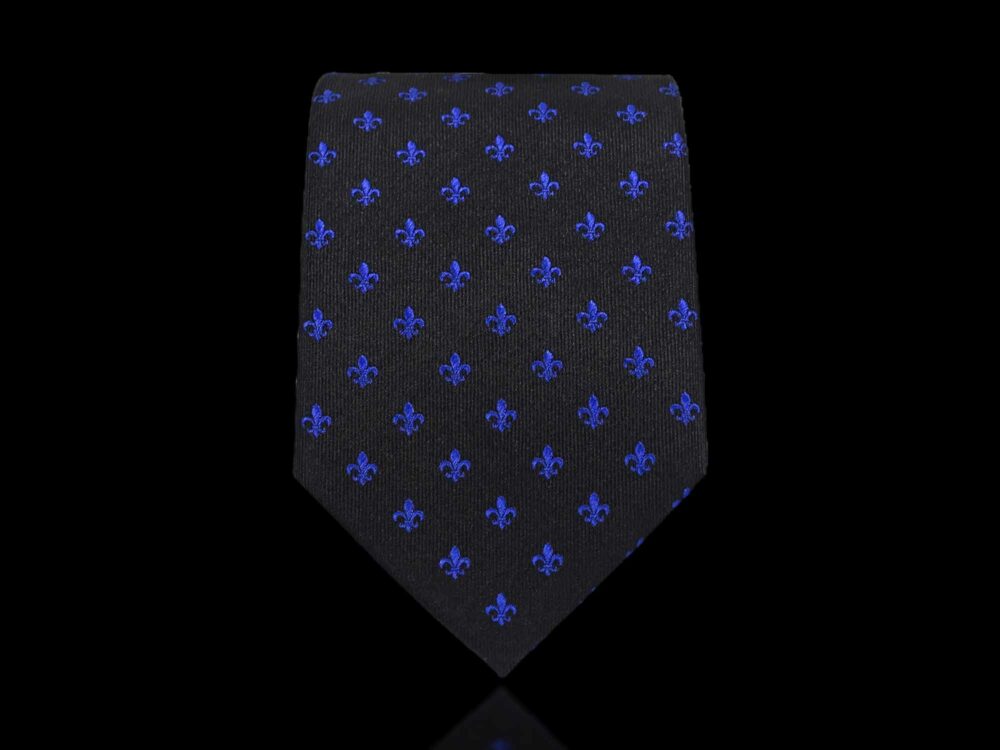 X001B3DA4V_Krawatte_Fleur_de_Lis_Seide_schwarz_blau_8_BR.jpg